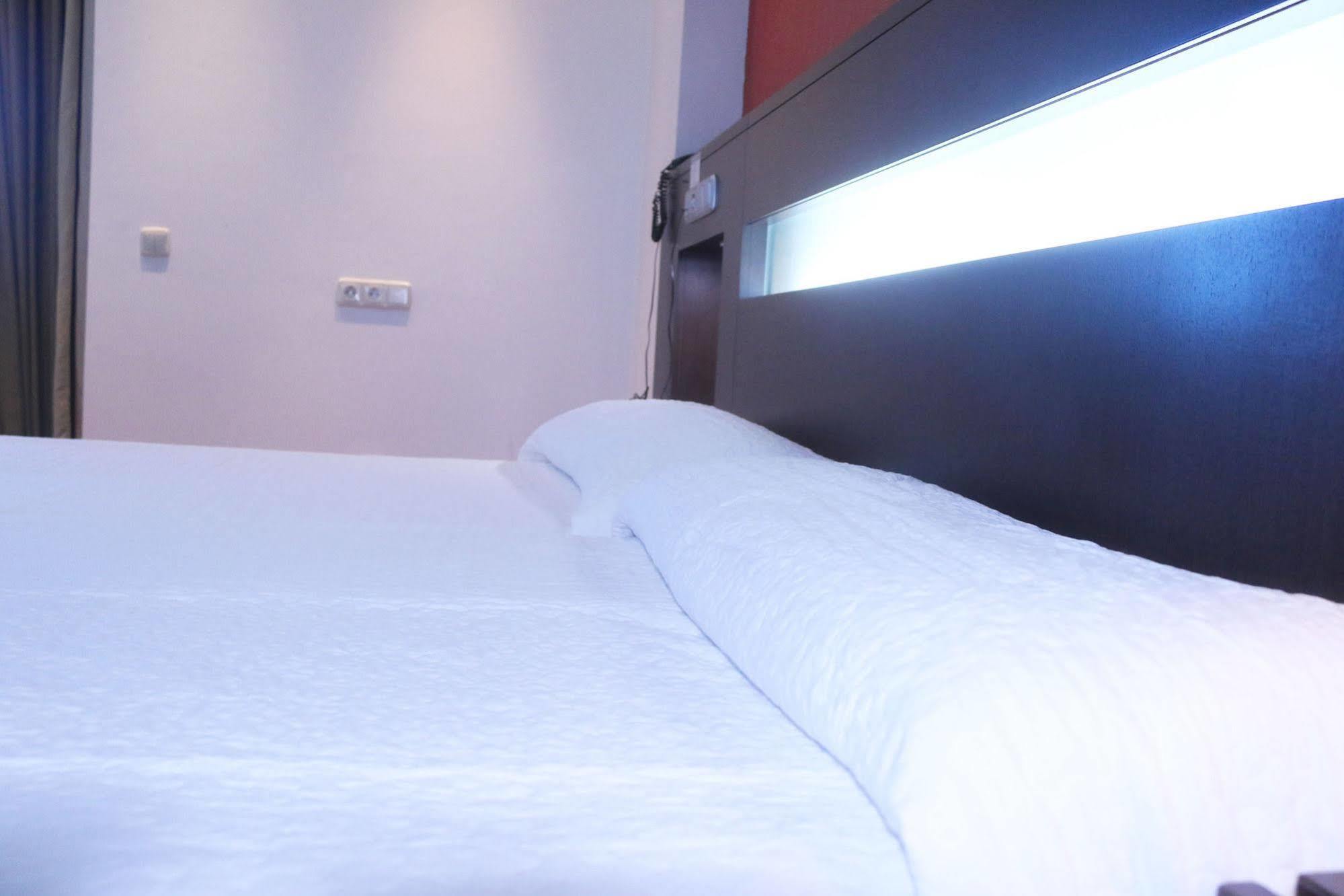 Hotel La Cantuena (Adults Only) Fuenlabrada Eksteriør bilde
